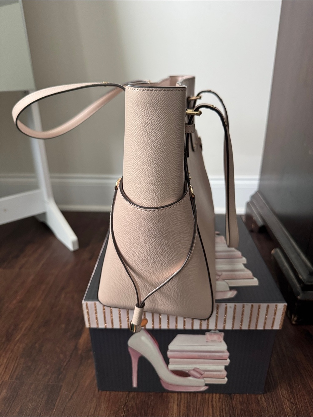Michael Kors Blush Pink Leather Tote with Gold Logo - Picture 2 of 9